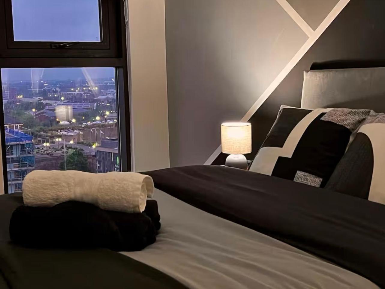 Penthouse Gem, Central, Scenic Views, Stylish, Modern, City Centre 2Br Sheffield Dış mekan fotoğraf